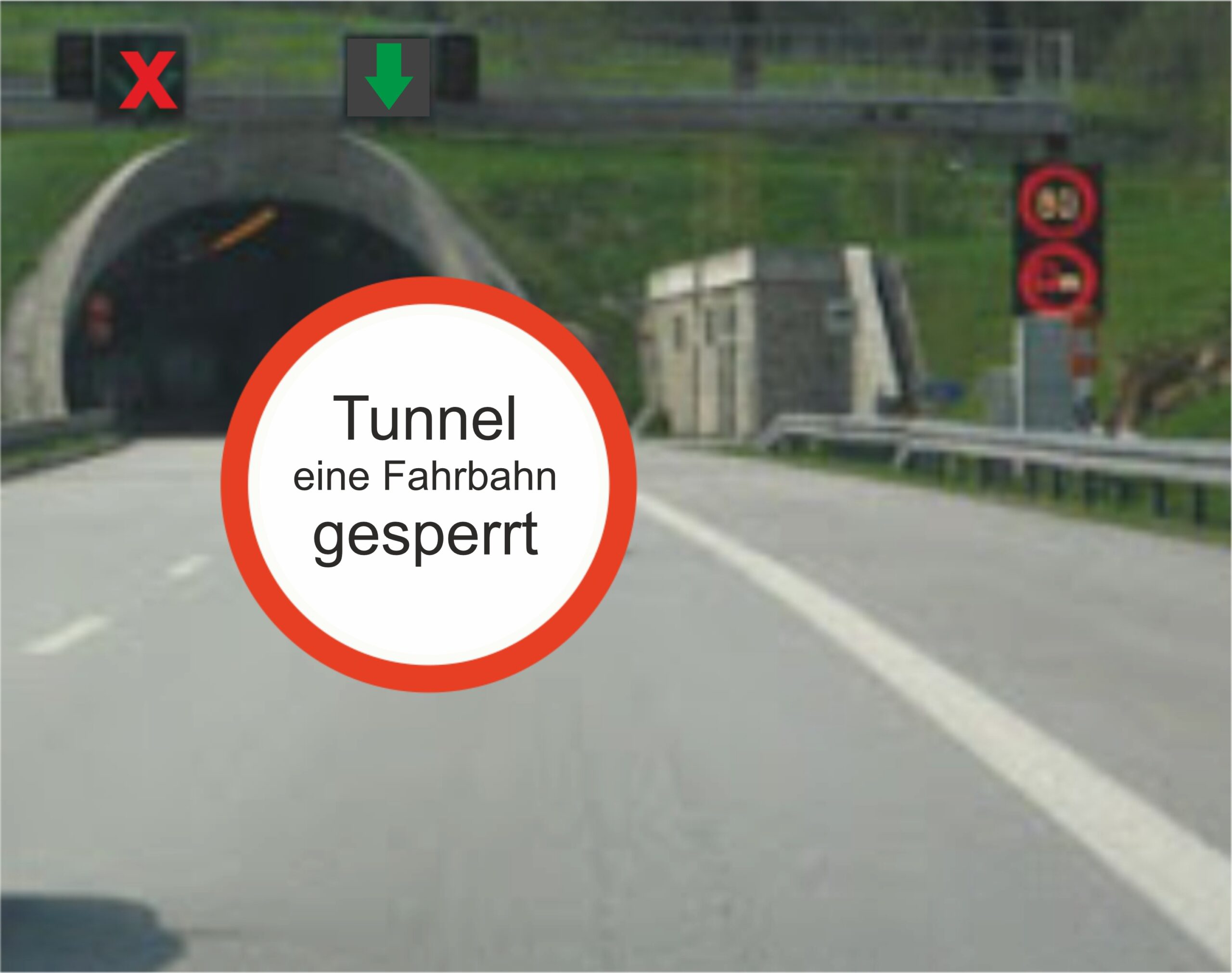 Im Hintergrund erkennt man den Tunnel der Königshainer Berge. Davor wurde durch ein Bildbearbeitungsprogramm ein Schild eingefügt mit dem Text "Tunnel eine Fahrbahn gesperrt".